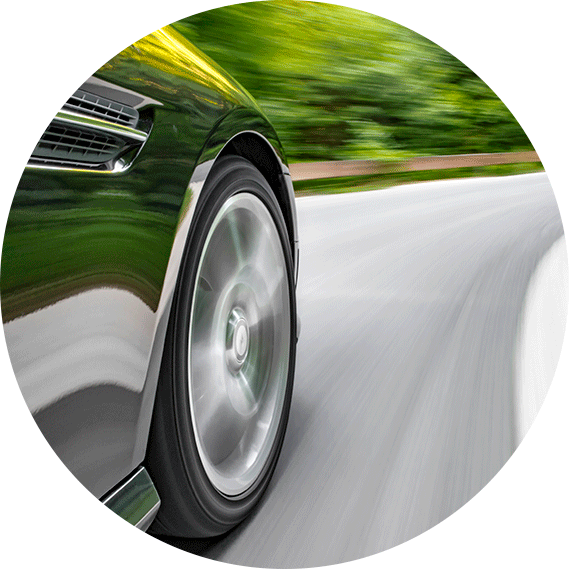 Bil inzoomad på ett däck